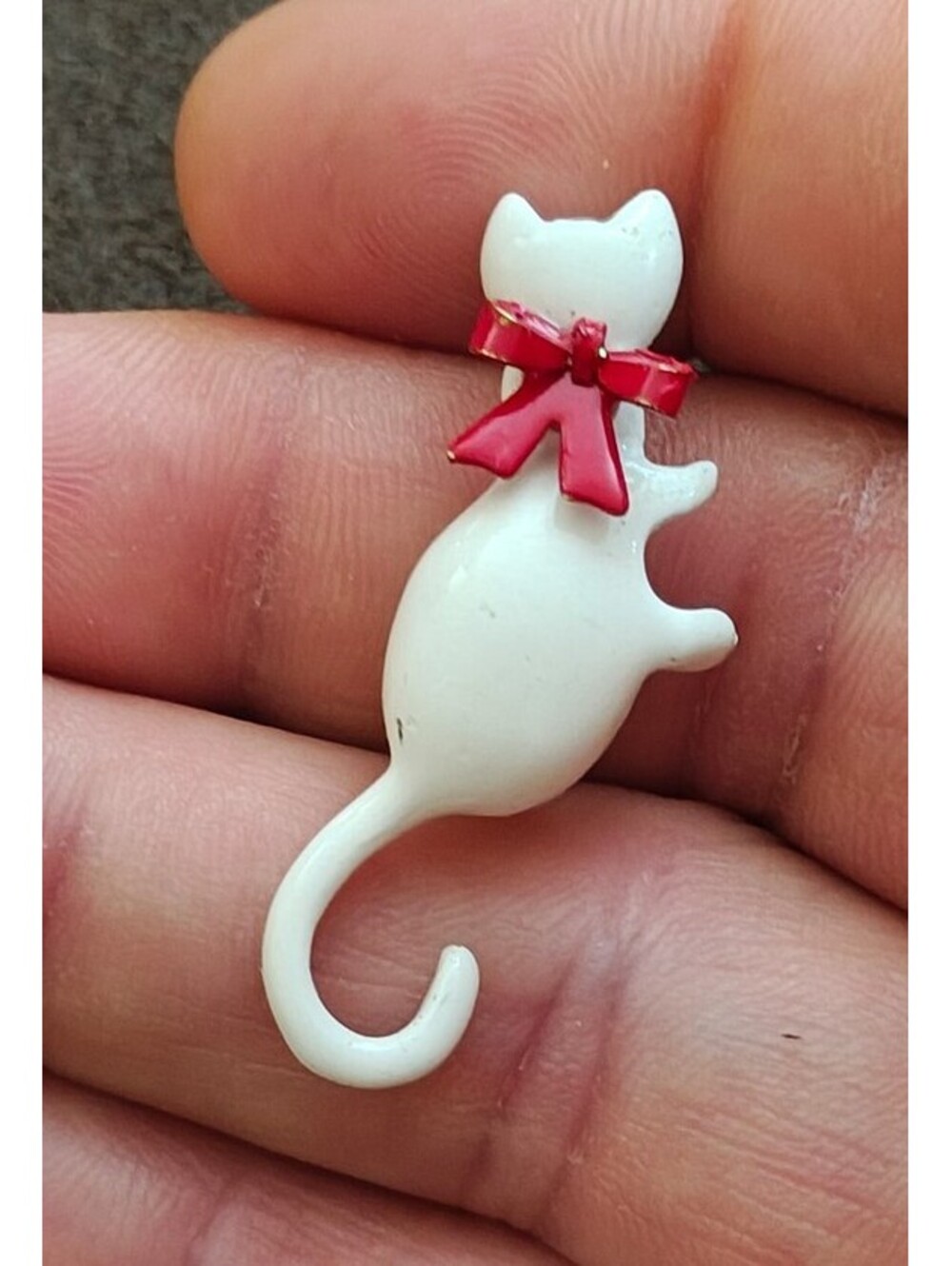 1960s/70s Metal White Enamel Cat Brooch Pin With Red Bow